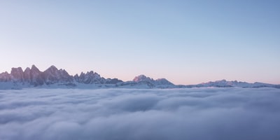 蓝色时光里的群山